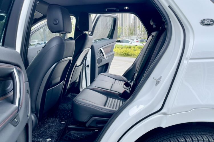 Used Land Rover Discovery Sport 2020 249 PS R-Dynamic Performance Tech Edition 7 Seats Interior 5