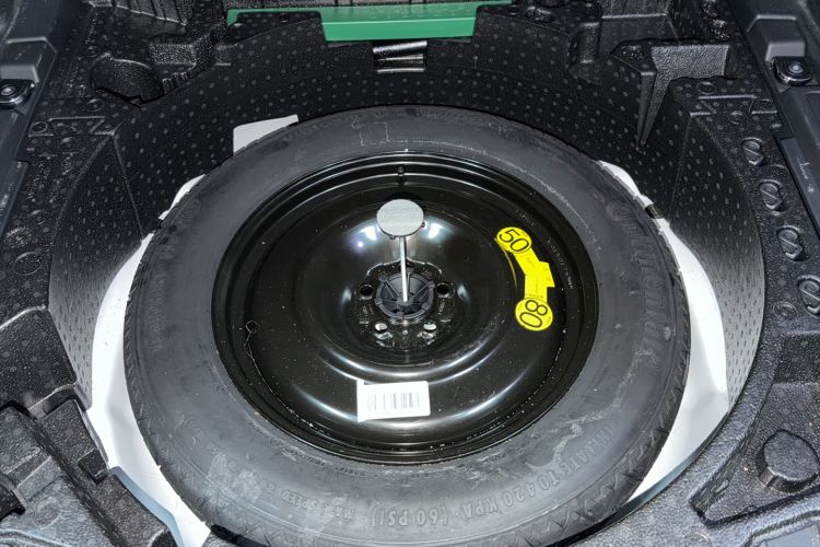 Used Land Rover Discovery Sport 2020 249 PS R-Dynamic Performance Edition Interior 5