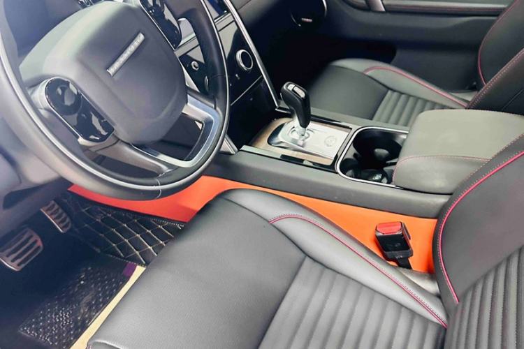 Used Land Rover Discovery Sport 2020 249 PS R-Dynamic Performance Edition Interior 6