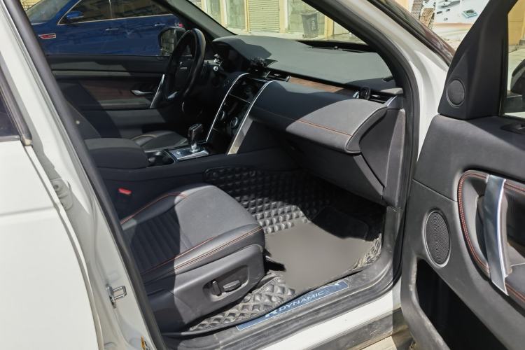 Used Land Rover Discovery Sport 2020 249 PS R-Dynamic Performance Edition Interior 6