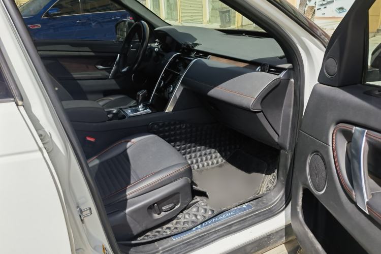 Used Land Rover Discovery Sport 2020 249 PS R-Dynamic Performance Edition Interior 6