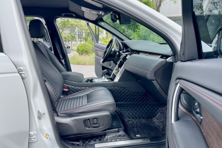 Used Land Rover Discovery Sport 2020 249 PS R-Dynamic Performance Tech Edition 7 Seats Interior 6