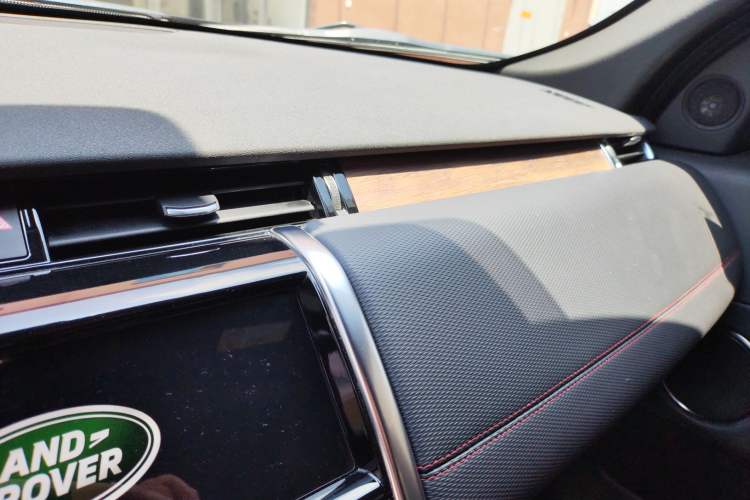 Used Land Rover Discovery Sport 2020 249 PS R-Dynamic Performance Tech Edition 7 Seats Interior 6