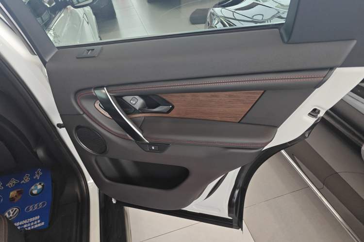 Used Land Rover Discovery Sport 2020 249 PS R-Dynamic Performance Tech Edition 7 Seats Interior 6