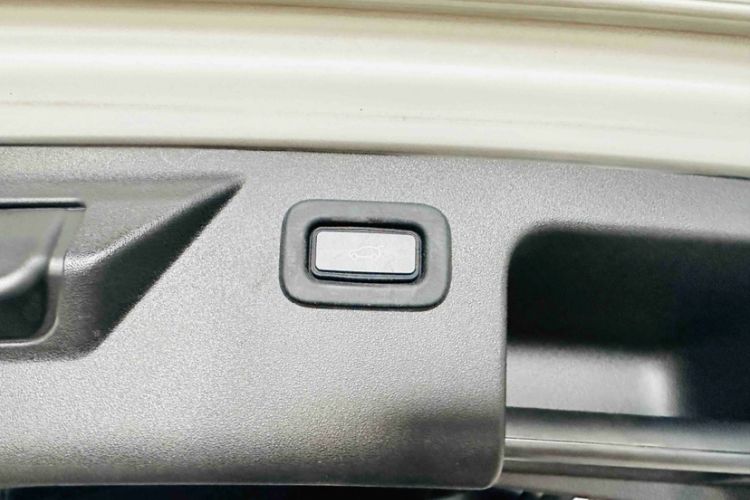 Used Land Rover Discovery Sport 2020 249 PS R-Dynamic Performance Edition Interior 7