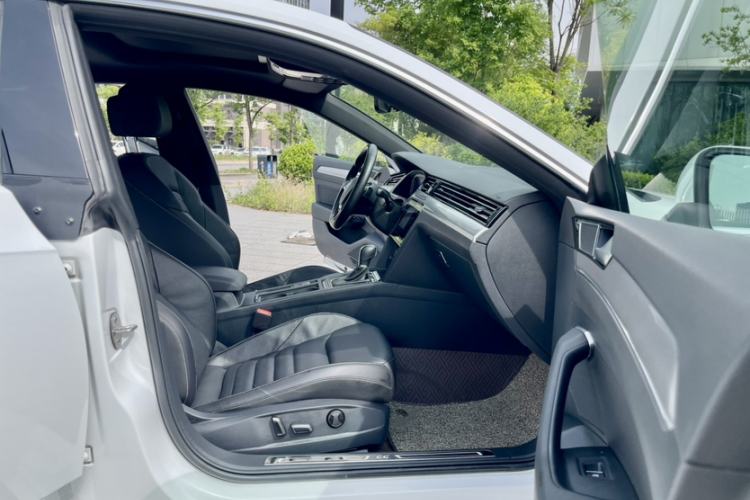 Used Land Rover Discovery Sport 2020 249 PS R-Dynamic Performance Tech Edition 7 Seats Interior 7