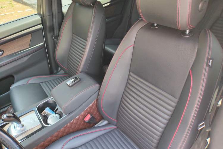 Used Land Rover Discovery Sport 2020 249 PS R-Dynamic Performance Tech Edition 7 Seats Interior 7