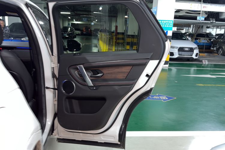 Used Land Rover Discovery Sport 2020 249 PS R-Dynamic Performance Edition Interior 7