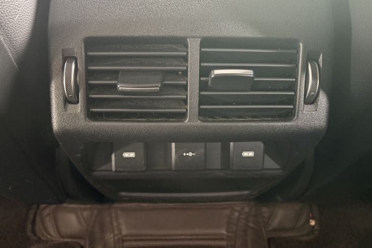 Used Land Rover Discovery Sport 2020 249 PS R-Dynamic Performance Tech Edition 5 Seats Interior 9