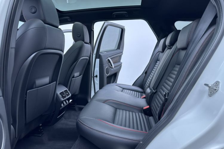 Used Land Rover Discovery Sport 2020 249 PS R-Dynamic Performance Edition Interior 9