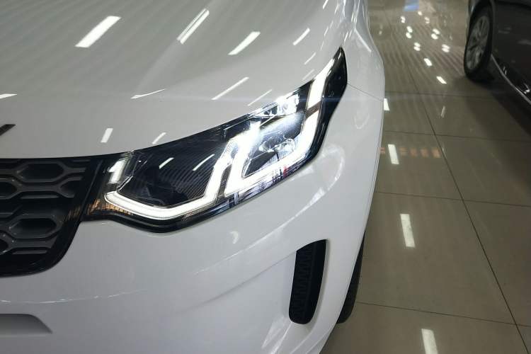 Used Land Rover Discovery Sport 2020 249 PS R-Dynamic Performance Edition Left Front Headlight