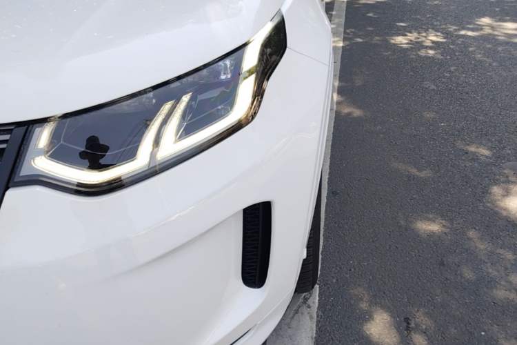 Used Land Rover Discovery Sport 2020 249 PS R-Dynamic Performance Tech Edition 7 Seats Left Front Headlight