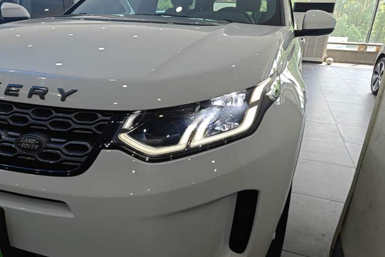 Used Land Rover Discovery Sport 2020 249 PS R-Dynamic Performance Tech Edition 7 Seats Left Front Headlight