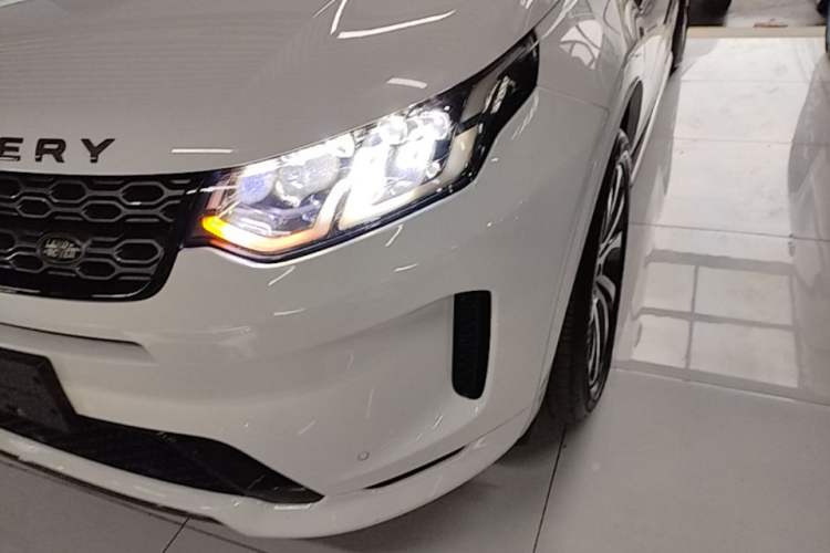 Used Land Rover Discovery Sport 2020 249 PS R-Dynamic Performance Edition Left Front Headlight
