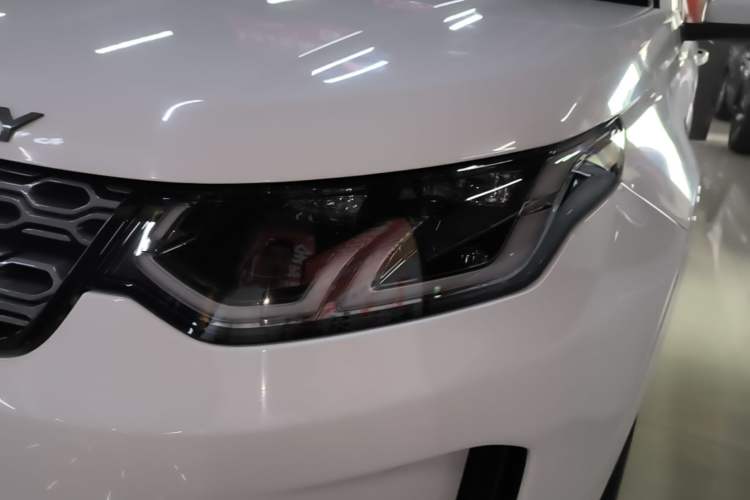 Used Land Rover Discovery Sport 2020 249 PS R-Dynamic Performance Edition Left Front Headlight