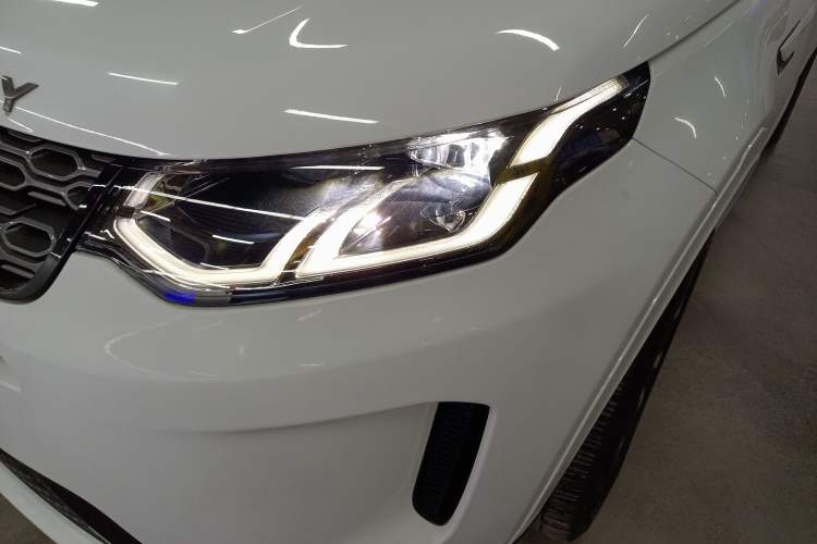 Used Land Rover Discovery Sport 2020 249 PS R-Dynamic Performance Edition Left Front Headlight