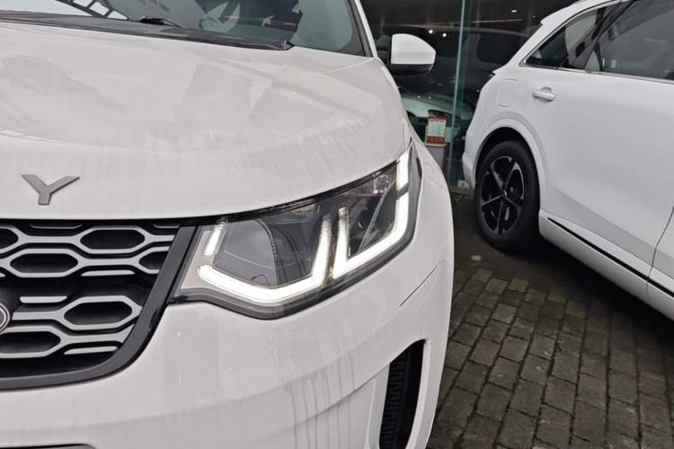 Used Land Rover Discovery Sport 2020 249 PS R-Dynamic Performance Edition Left Front Headlight