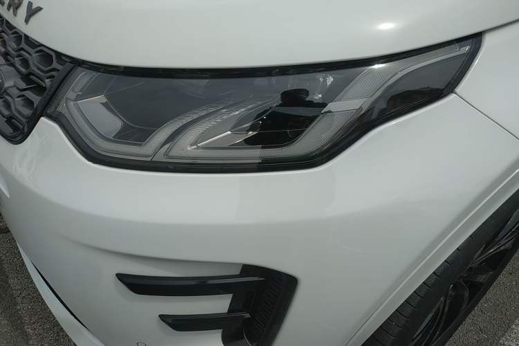 Used Land Rover Discovery Sport 2020 249 PS R-Dynamic Performance Edition Left Front Headlight