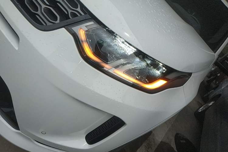 Used Land Rover Discovery Sport 2020 249 PS R-Dynamic Performance Edition Left Front Headlight