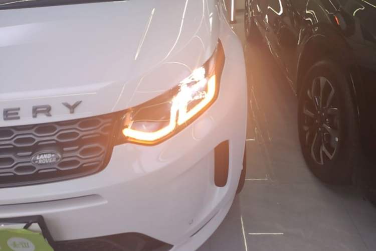 Used Land Rover Discovery Sport 2020 249 PS R-Dynamic Performance Tech Edition 5 Seats Left Front Headlight