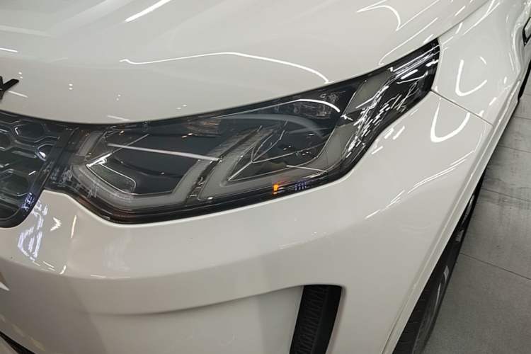 Used Land Rover Discovery Sport 2020 249 PS R-Dynamic Performance Edition Left Front Headlight