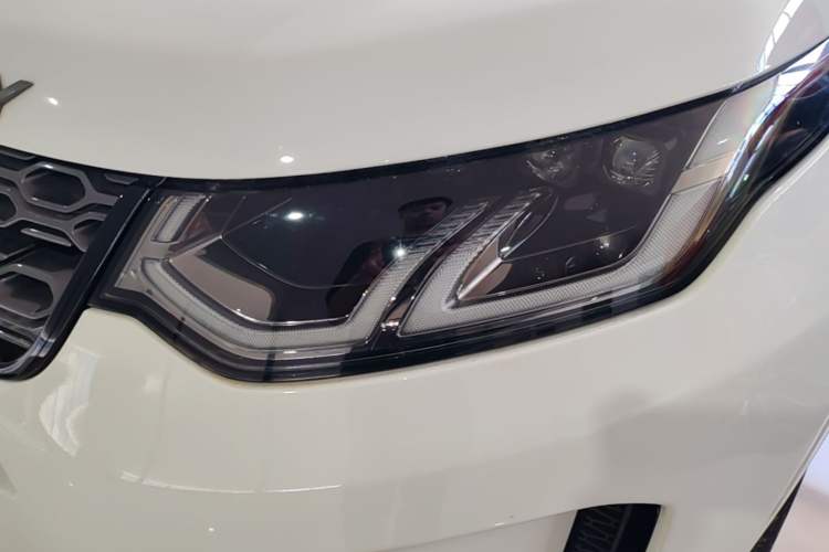 Used Land Rover Discovery Sport 2020 249 PS R-Dynamic Performance Edition Left Front Headlight