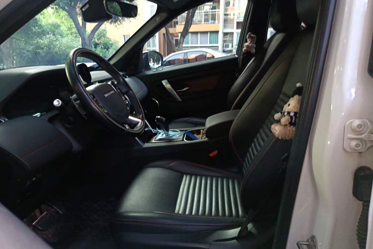 Used Land Rover Discovery Sport 2020 249 PS R-Dynamic Performance Tech Edition 7 Seats Left Front Seat