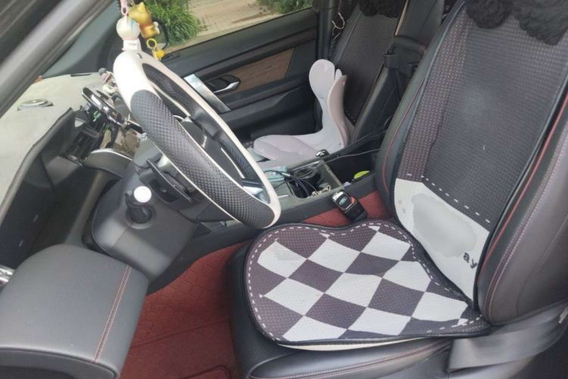 Used Land Rover Discovery Sport 2020 249 PS R-Dynamic Performance Edition Left Front Seat