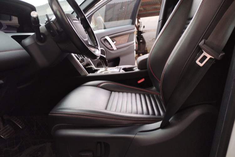 Used Land Rover Discovery Sport 2020 249 PS R-Dynamic Performance Edition Left Front Seat