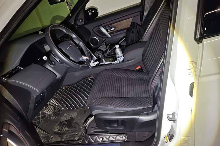 Used Land Rover Discovery Sport 2020 249 PS R-Dynamic Performance Edition Left Front Seat