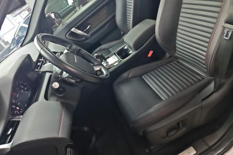 Used Land Rover Discovery Sport 2020 249 PS R-Dynamic Performance Edition Left Front Seat