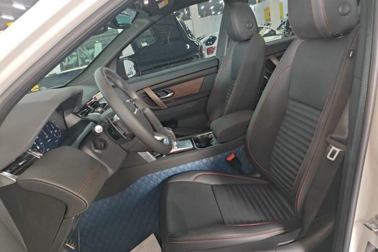 Used Land Rover Discovery Sport 2020 249 PS R-Dynamic Performance Tech Edition 5 Seats Left Front Seat