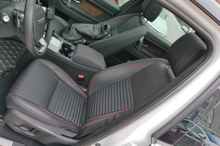 Used Land Rover Discovery Sport 2020 249 PS R-Dynamic Performance Edition Left Front Seat