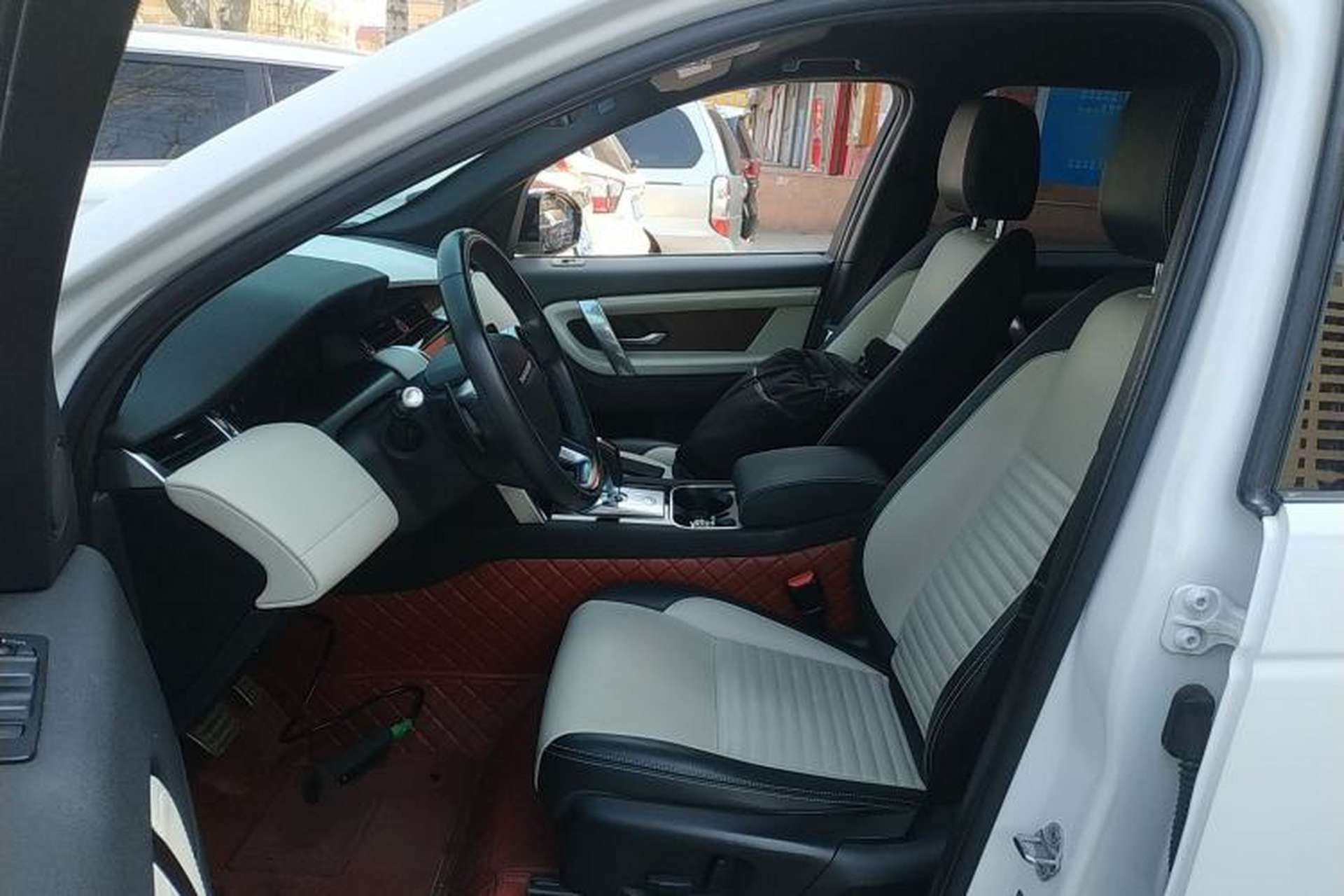 Used Land Rover Discovery Sport 2020 249 PS R-Dynamic Performance Edition Left Front Seat