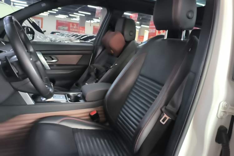 Used Land Rover Discovery Sport 2020 249 PS R-Dynamic Performance Edition Left Front Seat