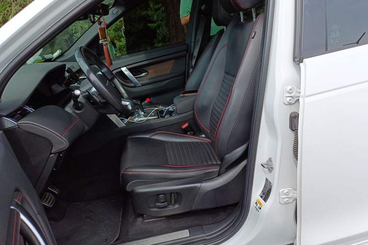 Used Land Rover Discovery Sport 2020 249 PS R-Dynamic Performance Tech Edition 5 Seats Left Front Seat