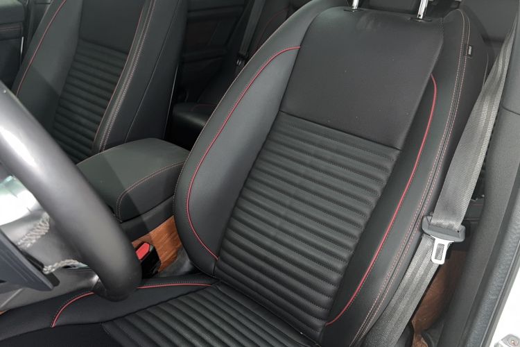 Used Land Rover Discovery Sport 2020 249 PS R-Dynamic Performance Edition Left Front Seat