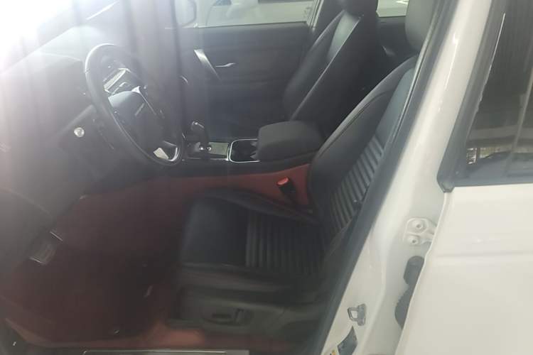 Used Land Rover Discovery Sport 2020 249 PS R-Dynamic Performance Edition Left Front Seat
