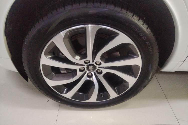 Used Land Rover Discovery Sport 2020 249 PS R-Dynamic Performance Edition Left Front Wheel Hub