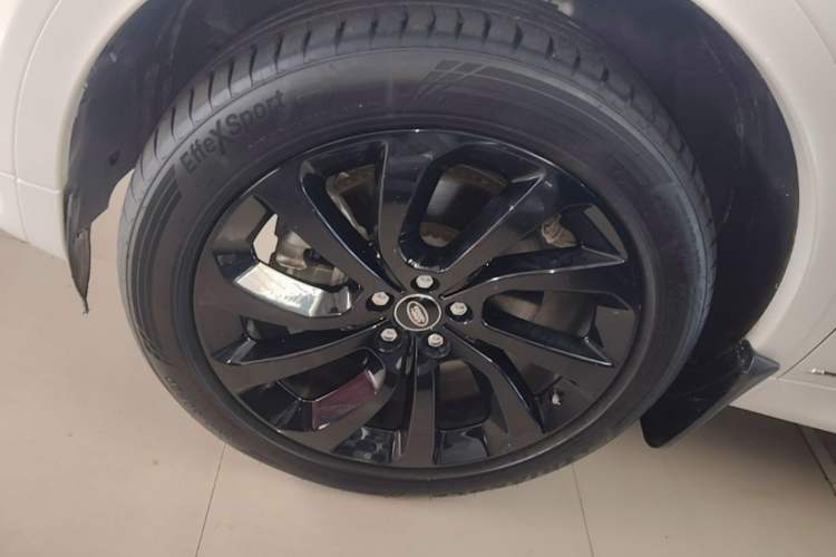 Used Land Rover Discovery Sport 2020 249 PS R-Dynamic Performance Edition Left Front Wheel Hub