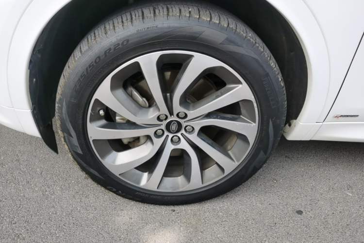 Used Land Rover Discovery Sport 2020 249 PS R-Dynamic Performance Edition Left Front Wheel Hub