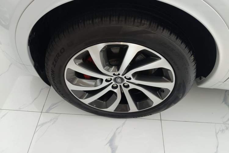Used Land Rover Discovery Sport 2020 249 PS R-Dynamic Performance Edition Left Front Wheel Hub