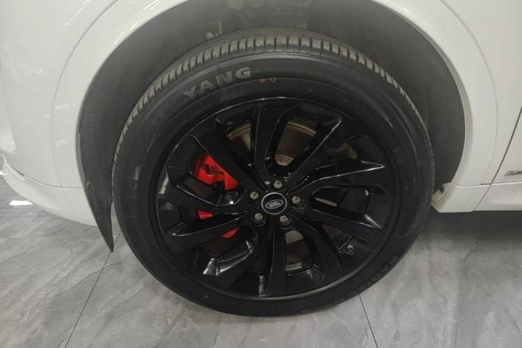 Used Land Rover Discovery Sport 2020 249 PS R-Dynamic Performance Edition Left Front Wheel Hub
