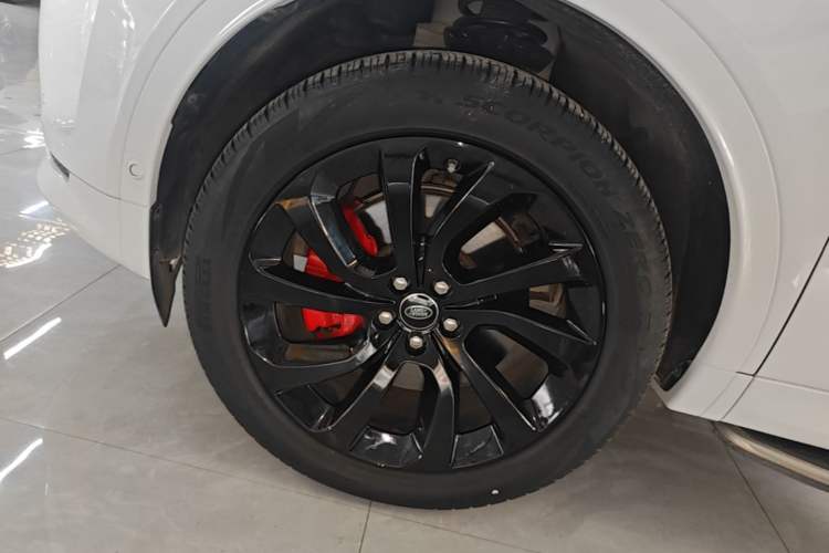 Used Land Rover Discovery Sport 2020 249 PS R-Dynamic Performance Tech Edition 5 Seats Left Front Wheel Hub