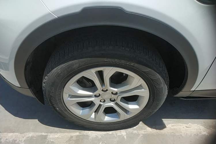 Used Land Rover Discovery Sport 2020 200 PS Family Edition Left Front Wheel Hub