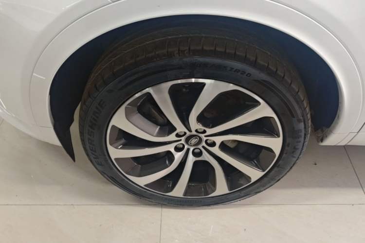 Used Land Rover Discovery Sport 2020 249 PS R-Dynamic Performance Edition Left Front Wheel Hub