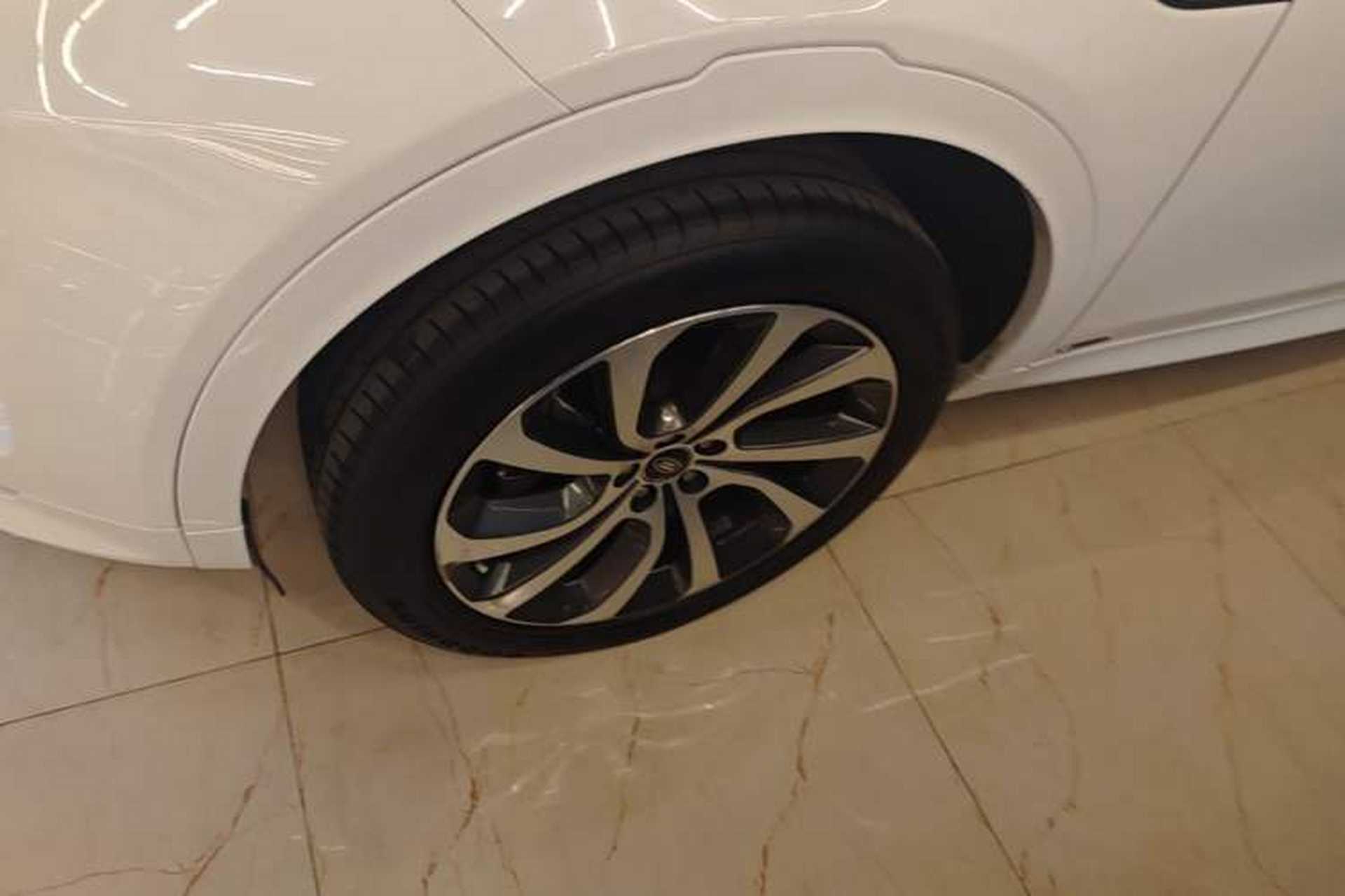 Used Land Rover Discovery Sport 2020 249 PS R-Dynamic Performance Edition Left Front Wheel Hub