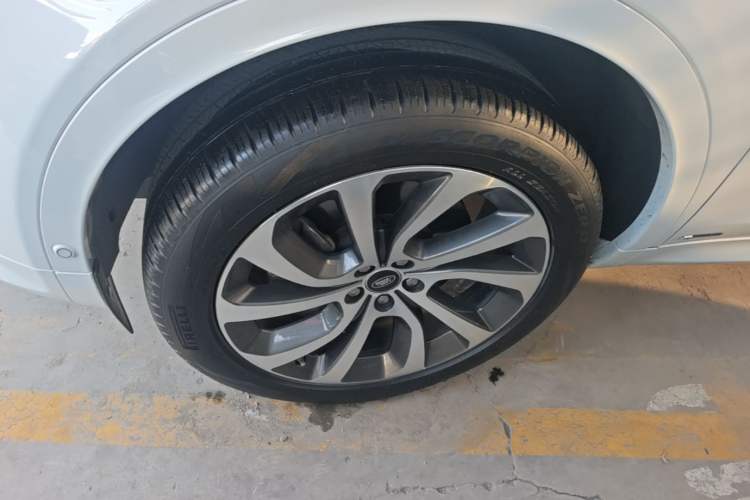 Used Land Rover Discovery Sport 2020 249 PS R-Dynamic Performance Tech Edition 7 Seats Left Front Wheel Hub