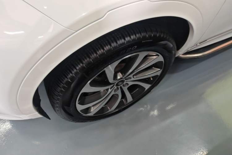 Used Land Rover Discovery Sport 2020 249 PS R-Dynamic Performance Edition Left Front Wheel Hub