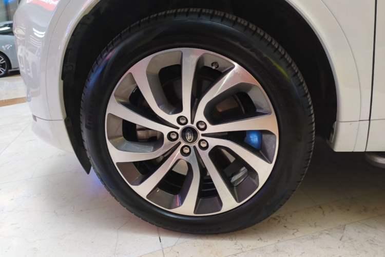Used Land Rover Discovery Sport 2020 249 PS R-Dynamic Performance Edition Left Front Wheel Hub